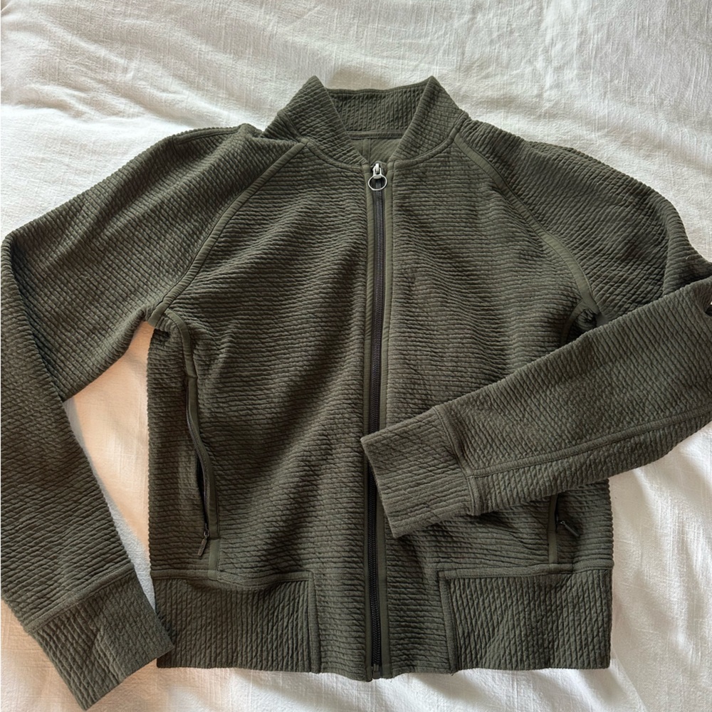 Lululemon on repeat bomber